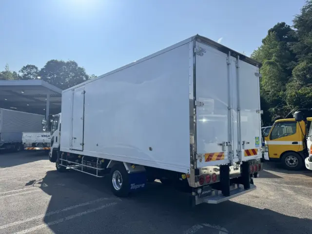 いすゞ フォワード TKG-FRR90T2(2WD)の写真4