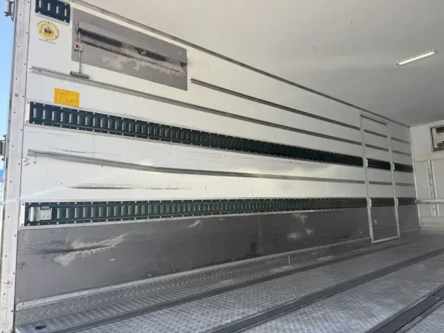 いすゞ フォワード TKG-FRR90T2(2WD)の写真11