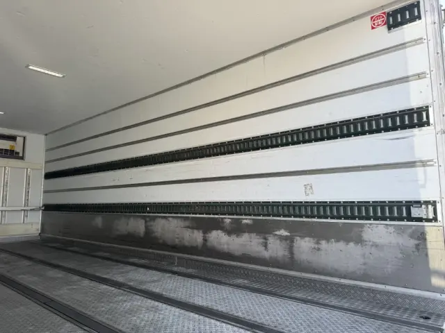 いすゞ フォワード TKG-FRR90T2(2WD)の写真12