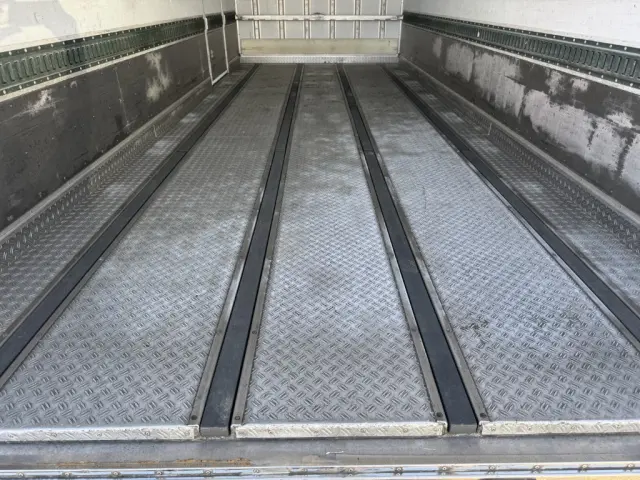 いすゞ フォワード TKG-FRR90T2(2WD)の写真13