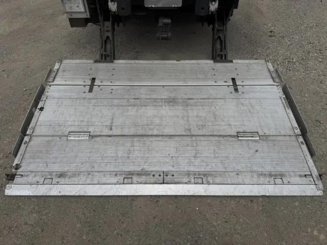 三菱 キャンター TPG-FEB80(2WD)の写真10