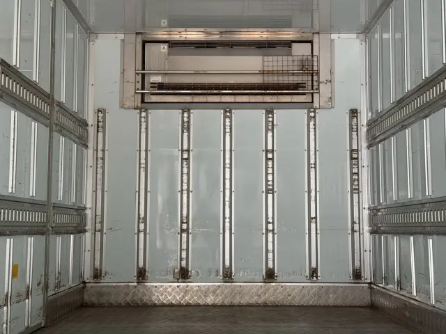 三菱 キャンター TPG-FEB80(2WD)の写真16