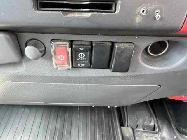 いすゞ エルフ 2RG-NPR88AN(2WD)の写真30