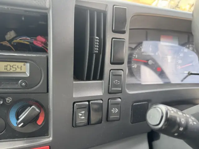 いすゞ エルフ 2RG-NPR88AN(2WD)の写真32