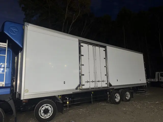 日野 プロフィア 2DG-FW1AHG(8x4)の写真7