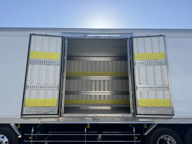 日野 プロフィア 2DG-FW1AHG(8x4)の写真8