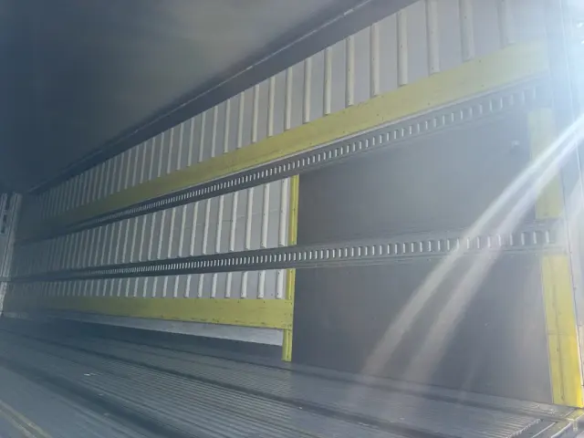 日野 プロフィア 2DG-FW1AHG(8x4)の写真12