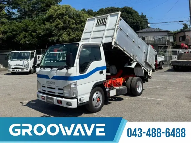 いすゞ エルフ TKG-NKR85AN(2WD)の写真1