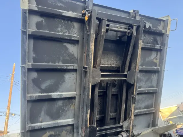 いすゞ エルフ TKG-NPR85YN(2WD)の写真16