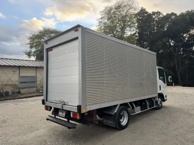 いすゞ エルフ TRG-NMR85AN(2WD)の写真2