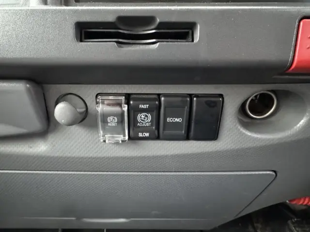 いすゞ エルフ TRG-NMR85AN(2WD)の写真26