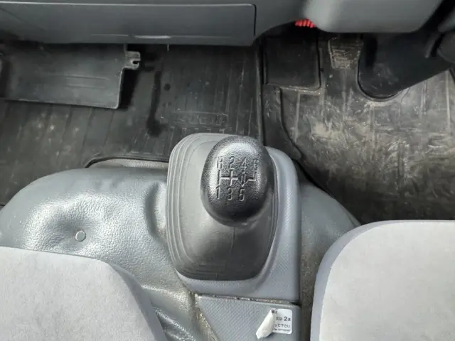 いすゞ エルフ TRG-NMR85AN(2WD)の写真28