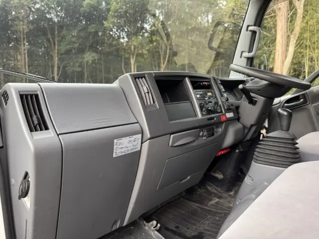 いすゞ エルフ TRG-NMR85AN(2WD)の写真29