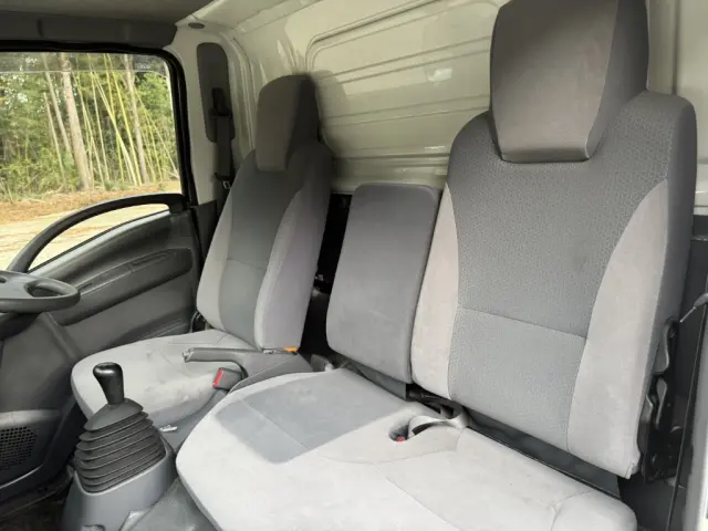 いすゞ エルフ TRG-NMR85AN(2WD)の写真30