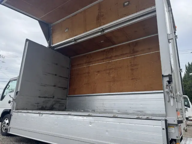 いすゞ エルフ PB-NPR81AN(2WD)の写真16