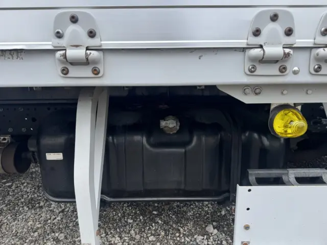 いすゞ エルフ PB-NPR81AN(2WD)の写真25