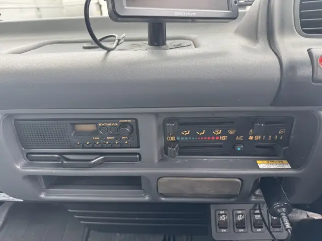 いすゞ エルフ PB-NPR81AN(2WD)の写真28