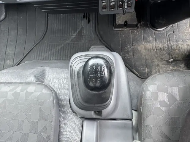 いすゞ エルフ PB-NPR81AN(2WD)の写真29