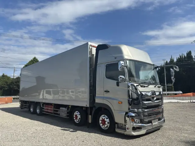 日野 プロフィア 2DG-FW1AHJ(8x4)の写真2