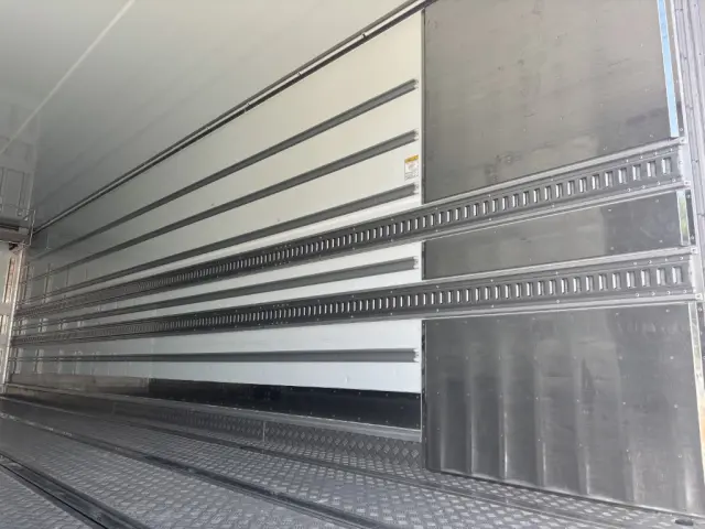 日野 プロフィア 2DG-FW1AHJ(8x4)の写真12