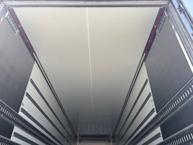 日野 プロフィア 2DG-FW1AHJ(8x4)の写真14