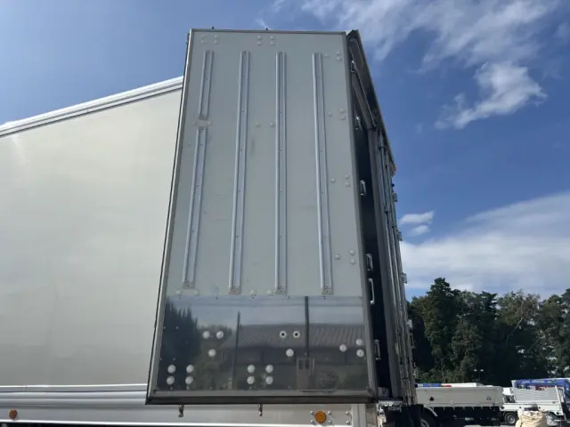 日野 プロフィア 2DG-FW1AHJ(8x4)の写真17