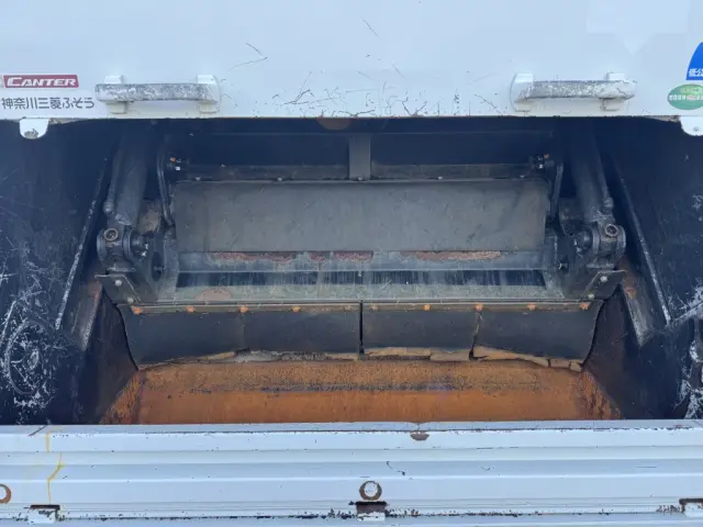 三菱 キャンター TPG-FEA50(2WD)の写真9