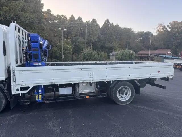 いすゞ エルフ 2RG-NPR88AR(2WD)の写真7