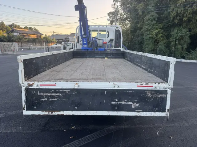 いすゞ エルフ 2RG-NPR88AR(2WD)の写真9