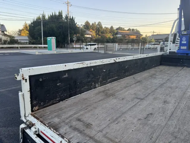 いすゞ エルフ 2RG-NPR88AR(2WD)の写真10