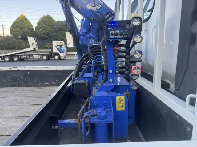 いすゞ エルフ 2RG-NPR88AR(2WD)の写真15