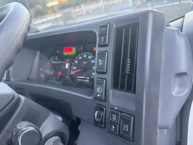 いすゞ エルフ 2RG-NPR88AR(2WD)の写真31