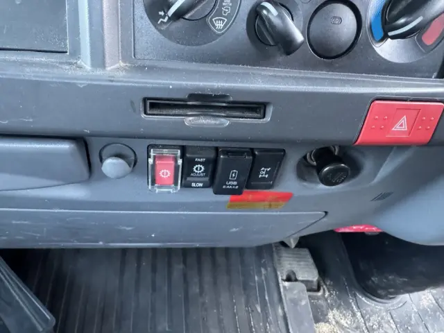 いすゞ エルフ 2RG-NPR88AR(2WD)の写真32