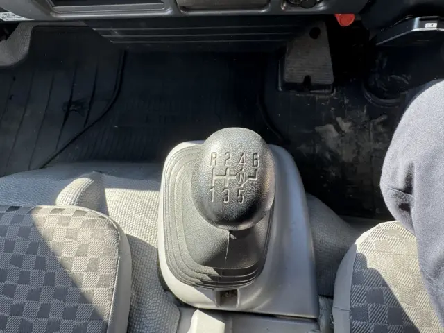 いすゞ エルフ PB-NPR81AR(2WD)の写真32