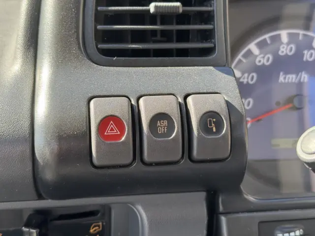 いすゞ エルフ PB-NPR81AR(2WD)の写真34