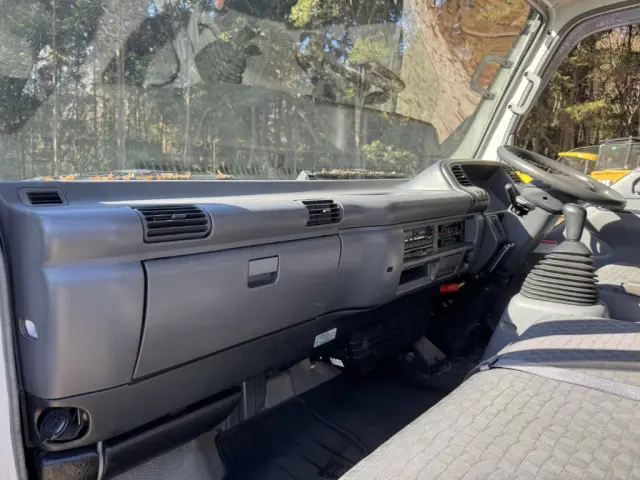 いすゞ エルフ PB-NPR81AR(2WD)の写真36