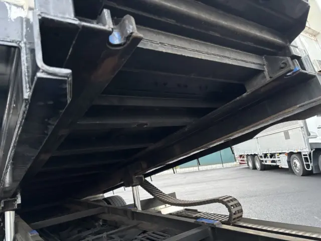 日野 プロフィア 2DG-FW1EHG(8x4)の写真18