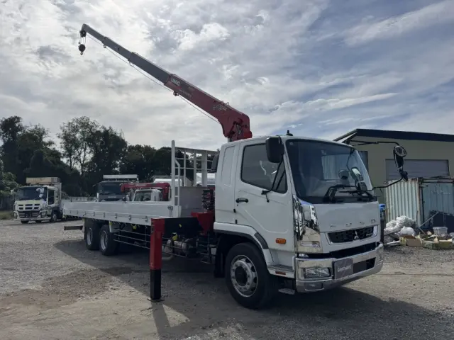 三菱 ファイター 2DG-FQ62F(6x4)の写真2