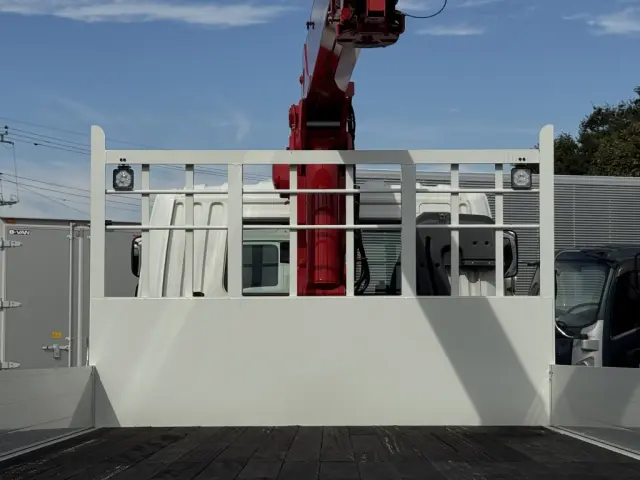 三菱 ファイター 2DG-FQ62F(6x4)の写真13