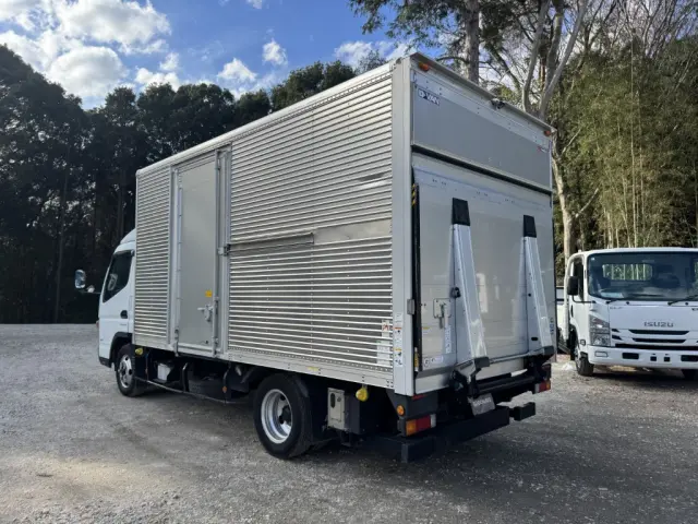 三菱 キャンター 2PG-FEB50(2WD)の写真4