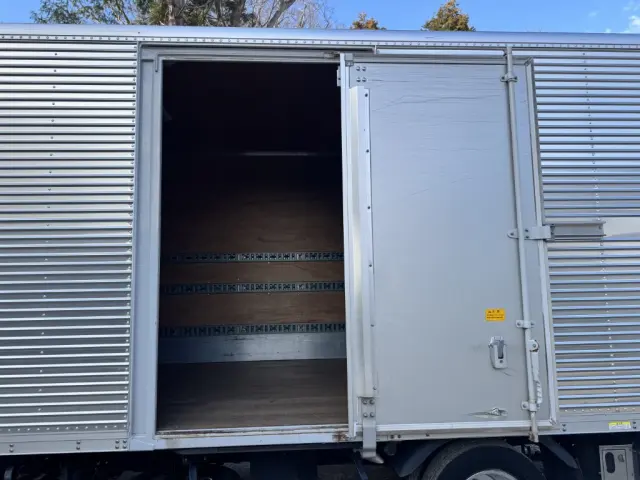 三菱 キャンター 2PG-FEB50(2WD)の写真8