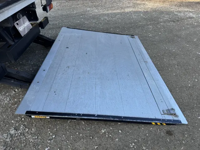 三菱 キャンター 2PG-FEB50(2WD)の写真12