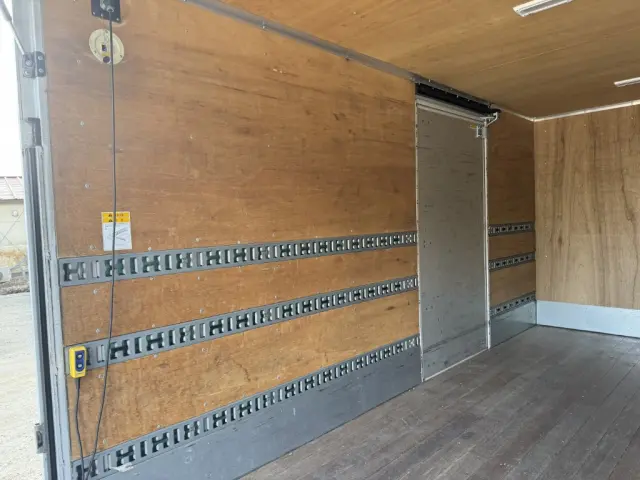 三菱 キャンター 2PG-FEB50(2WD)の写真13