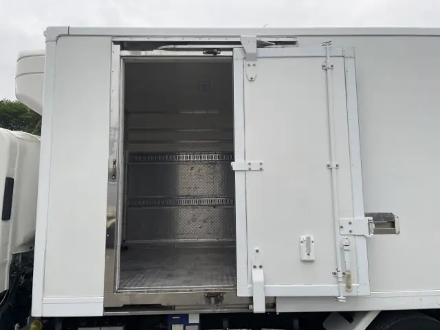 いすゞ エルフ 2RG-NPR88YN(2WD)の写真8