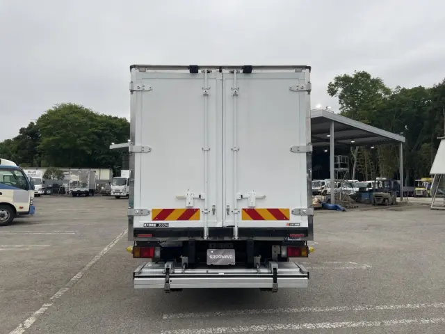 いすゞ エルフ 2RG-NPR88YN(2WD)の写真9