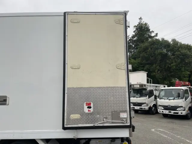 いすゞ エルフ 2RG-NPR88YN(2WD)の写真19