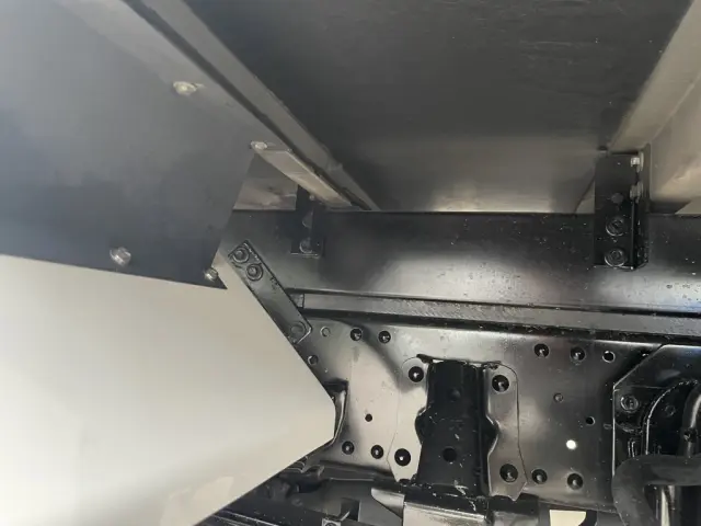 いすゞ エルフ 2RG-NPR88YN(2WD)の写真25