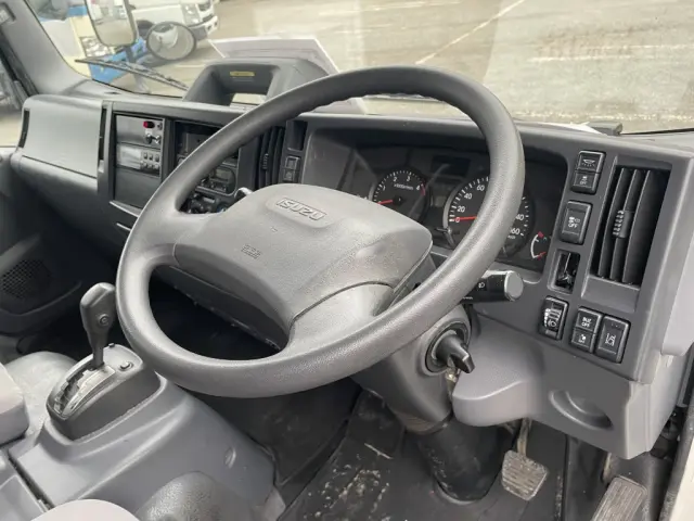 いすゞ エルフ 2RG-NPR88YN(2WD)の写真33