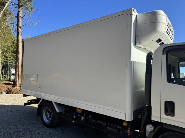 いすゞ エルフ 2RG-NPR88AN(2WD)の写真5