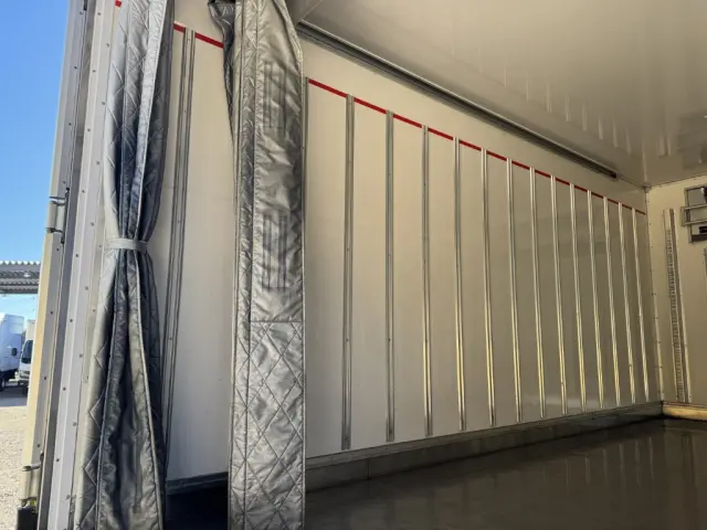 いすゞ エルフ 2RG-NPR88AN(2WD)の写真9